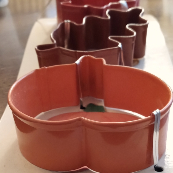 NEW Wilton HARVEST 3-Pc. COOKIE CUTTER SET - TURKEY LEAF PUMPKIN - Picture 1 of 6